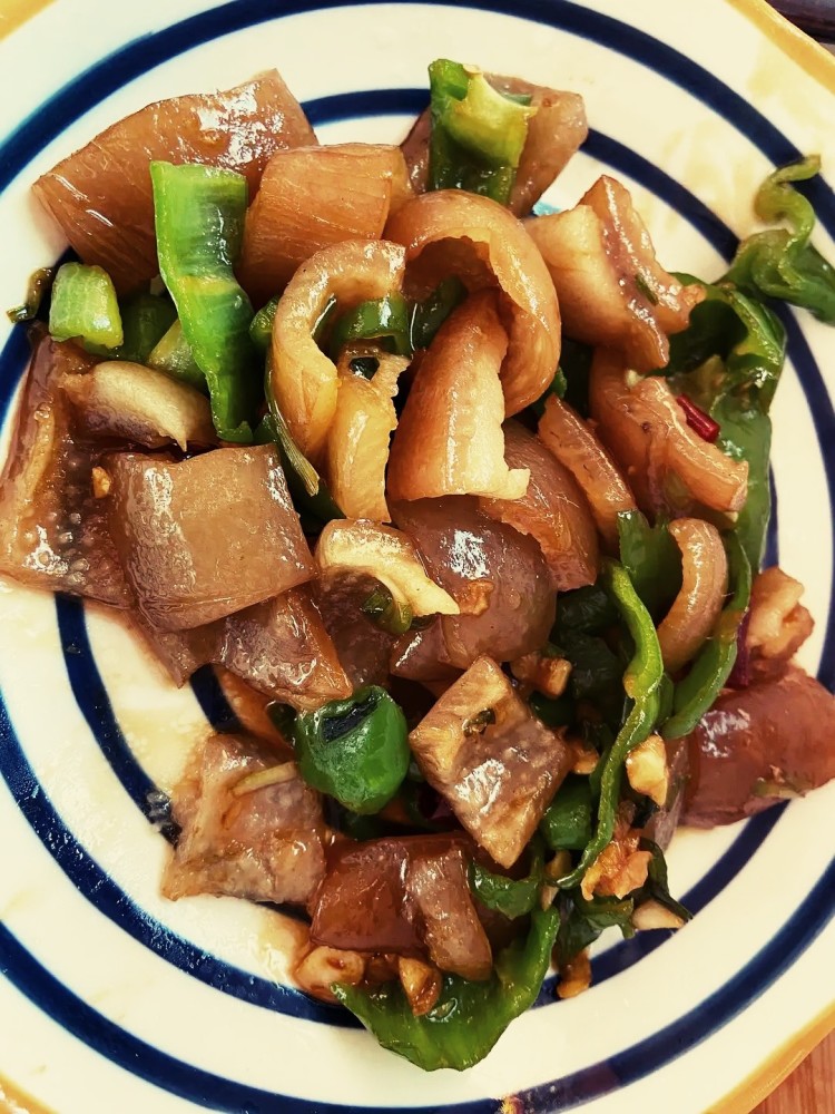 文洋美食:猪皮炒豆腐干,在食堂驻颜有术