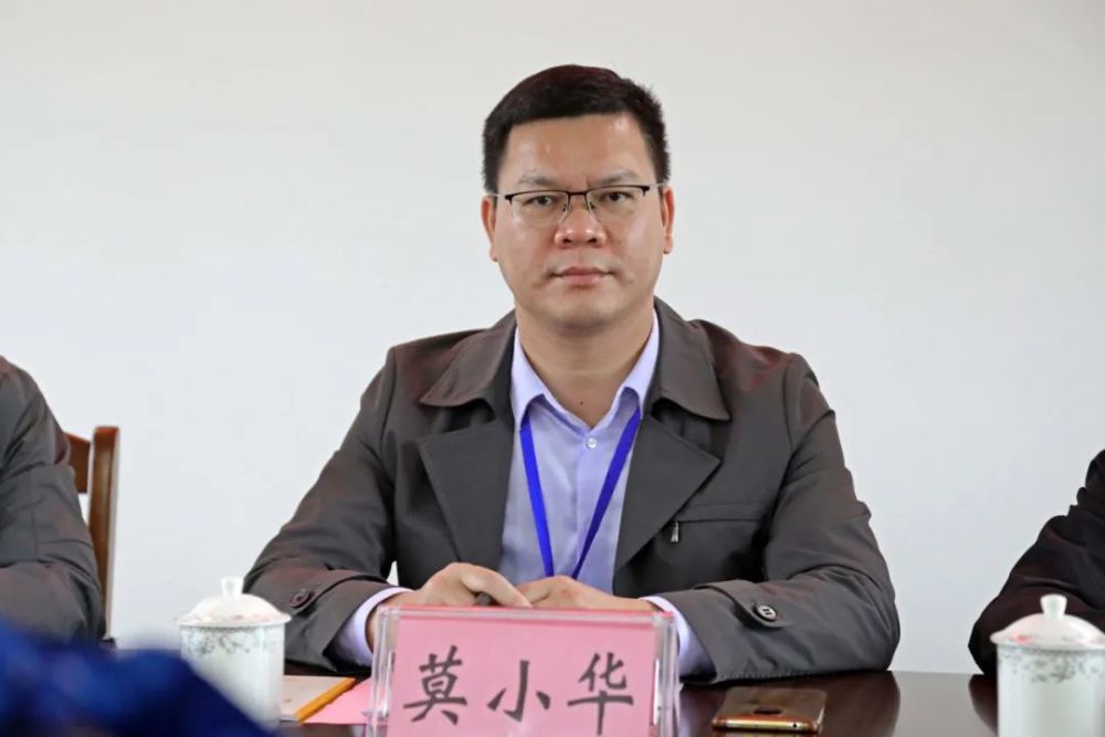 融安县人大常委会副主任莫小华参加会议.
