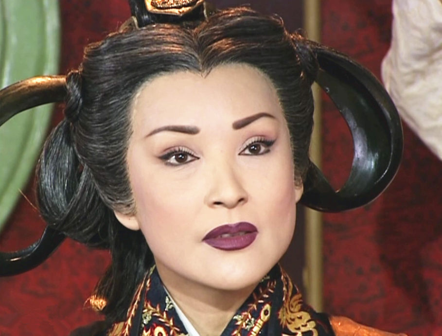 太后专业户陈莎莉罕露面73岁气质依旧二度离婚后单身多年