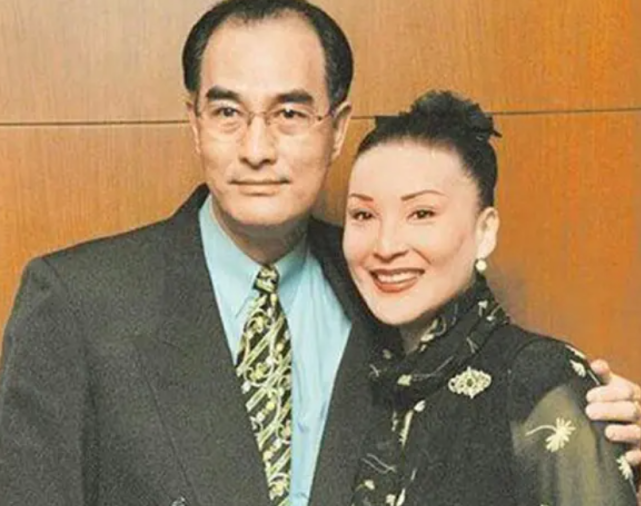 太后专业户陈莎莉罕露面73岁气质依旧二度离婚后单身多年