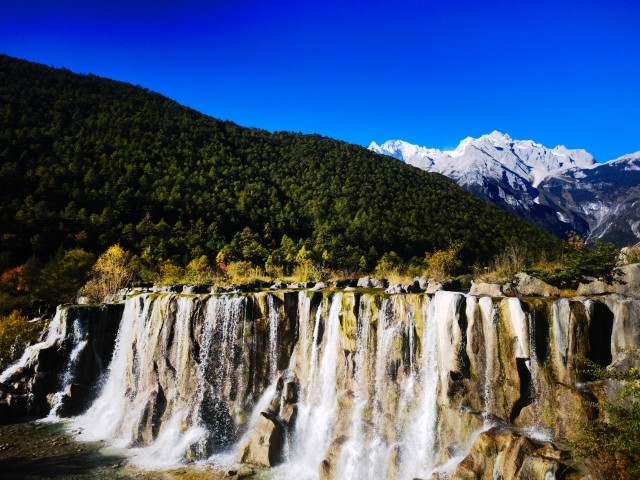 【最愛雲南秋色】麗江玉龍雪山:色彩斑斕如同奇幻秘境_騰訊新聞