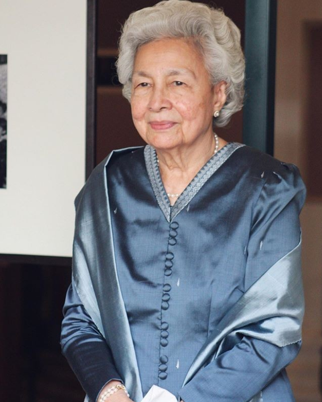 对于现今已经85岁的柬埔寨老太后,莫尼列来说,实情也的确如此.