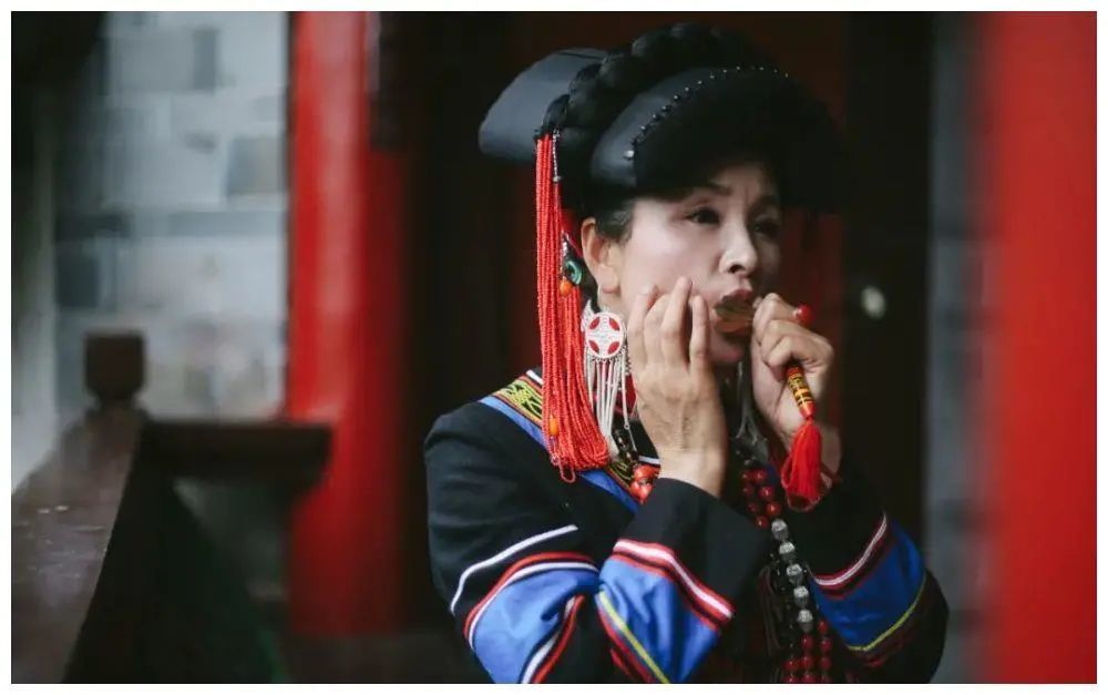 口弦妙子(口弦 妙子)