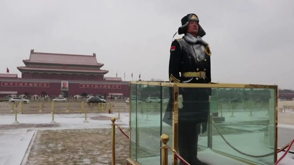 身边的故事国旗卫士张自轩用生命守护心中那抹国旗红