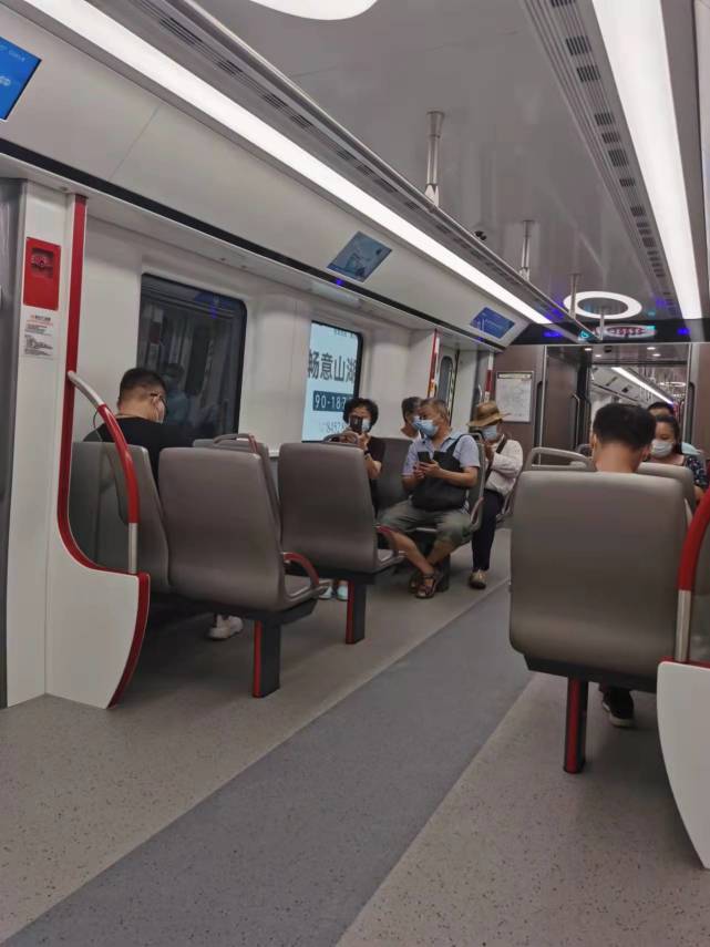 18号线是广州地铁第一条推出弱冷车厢的线路