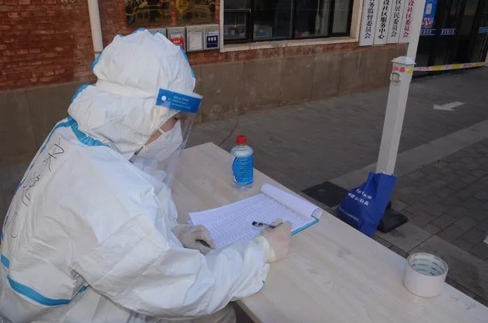 第四轮核酸检测秩序井然确保不漏检一人