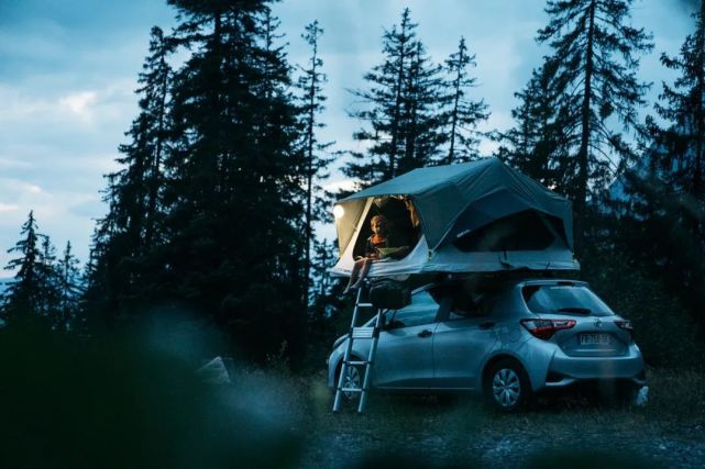 11月5日至11月10日,迪卡侬展台每天都有全球新品首发,呈现户外露营