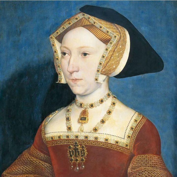 世的第五任妻子凯瑟琳·霍华德(catherine howard)据说也出现在该地过