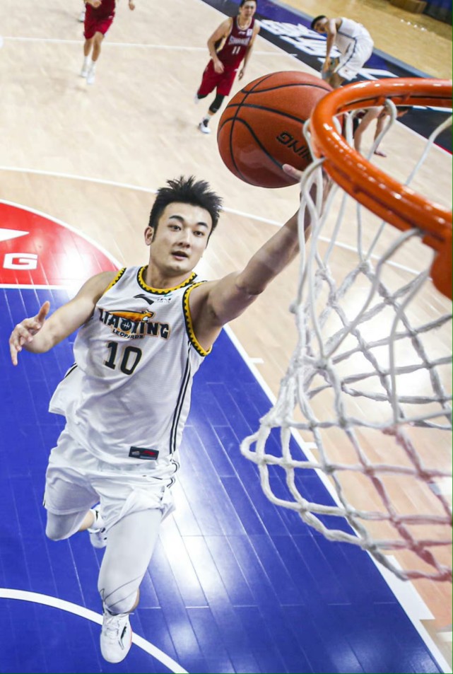 17分正负值全队最高丛明晨迎来蜕变杨鸣一招太狠打垮对手