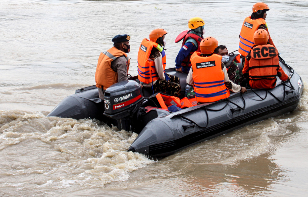 国际印尼搜寻船只倾覆失踪人员