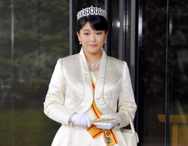 真子公主:30岁脱离皇室下嫁平民小子,婚后7天披头散发独自回门