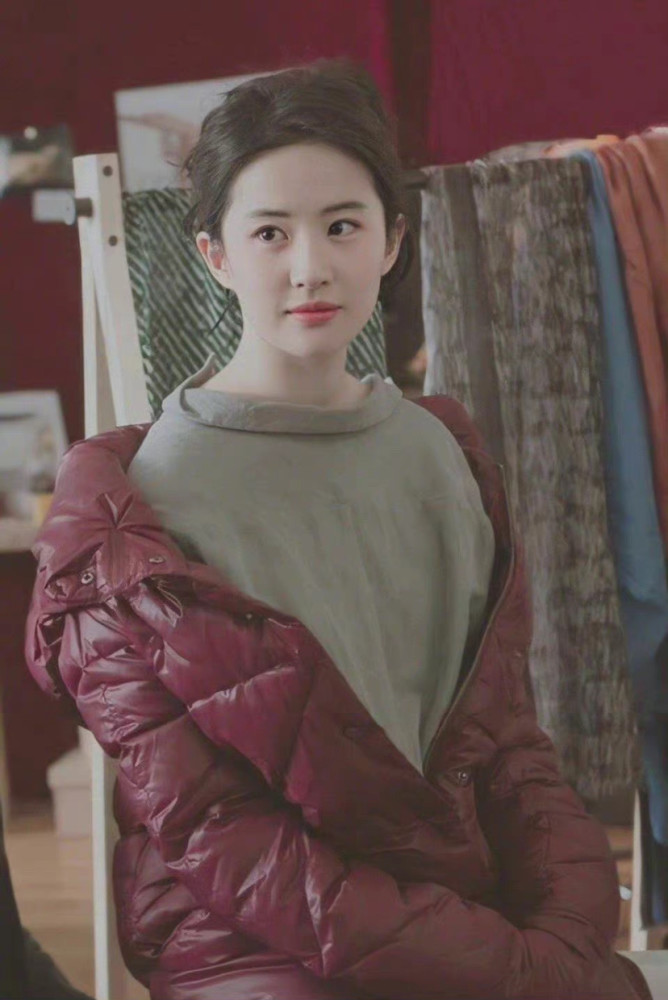 刘亦菲穿羽绒服也能仙气飘飘,只想说美女太好看了!