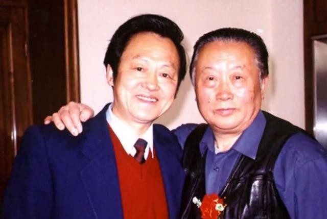 车祸之后,贺麓成被送到母亲唯一的亲人贺子珍身边.