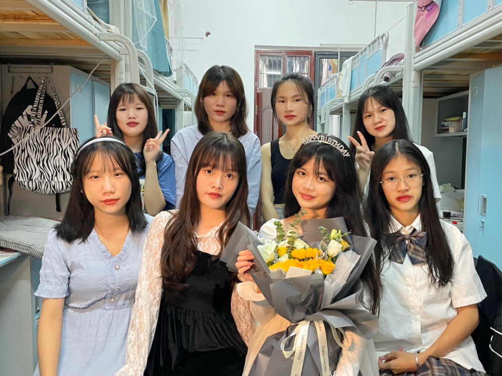 最美寝室合影查寝没合影扣10分