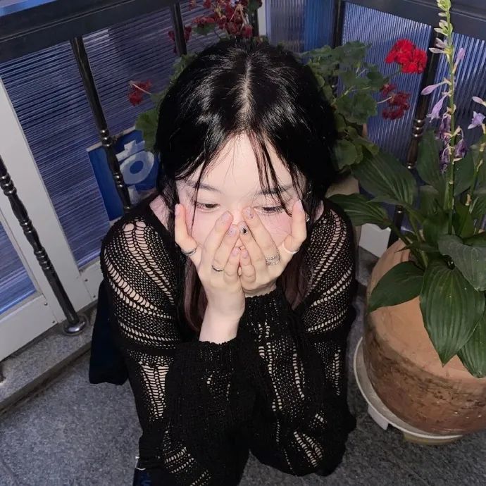 头像女生岁月漫长值得等待