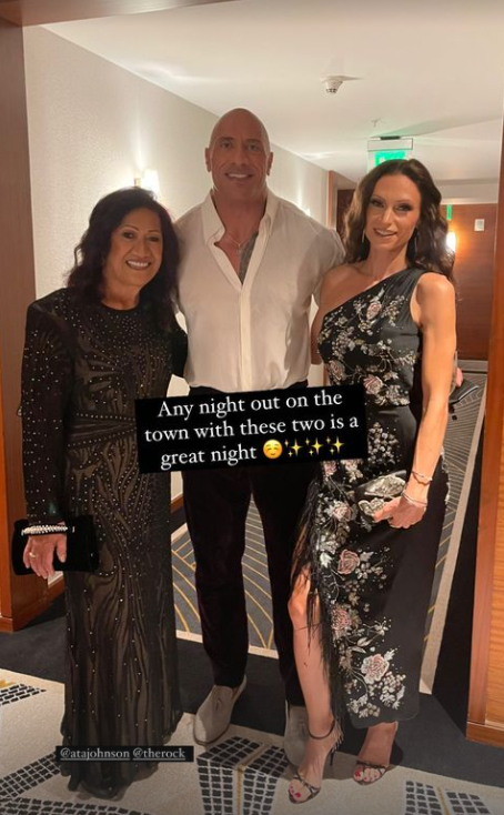 巨石强森37岁爱妻罕见露面肌肉满满很健壮却也被丈夫百般呵护