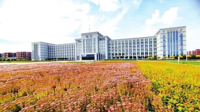 蒲鴻學攝吉林藝術學院/宋長建劉春洋攝白城師範學院/張健軍攝更多校園