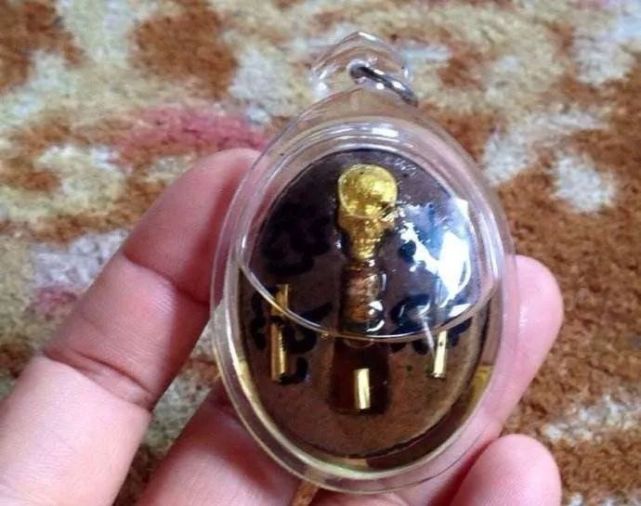 相信了解泰国佛牌的小伙伴必定了解尸油这种神奇物质.