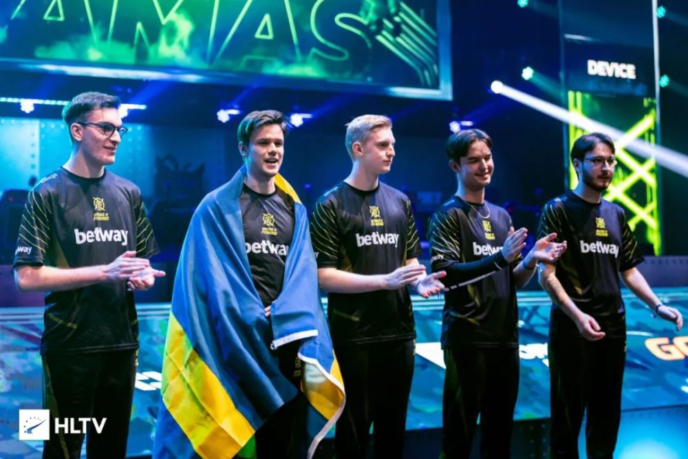 赢下手枪局的g2顺利取得领先优势,进入到长枪局niko开启了暴走模式