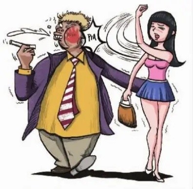 贵州一网约车车身上现侮辱女性不雅标语_腾讯新闻