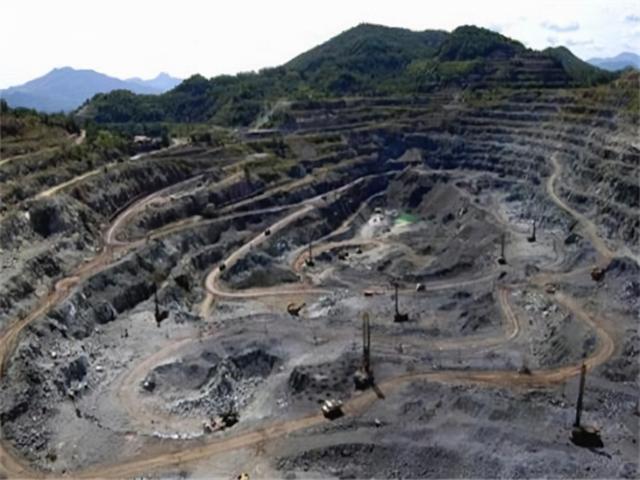 资源匮乏,自然灾害频发,被认为是上帝诅咒的土地,经济却很发达