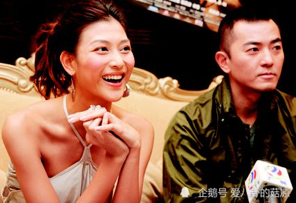 李彩桦的起点还是蛮高的,一出道就饰演女一号,合作的演员都是香港知名