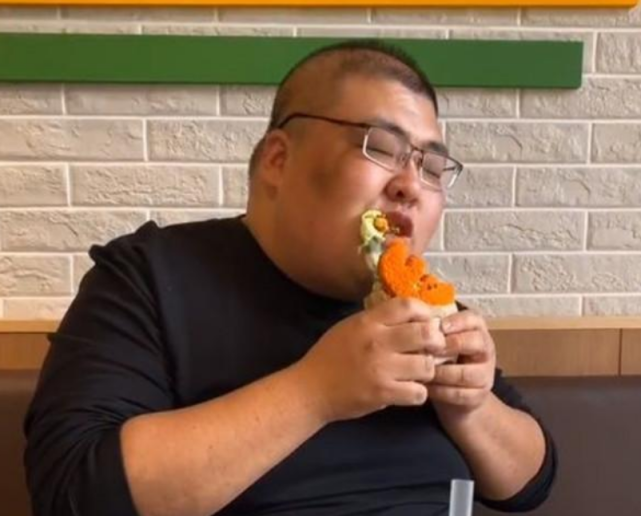 大胃王陈大胖火了模仿泡泡龙给老板上一课还想吃垮胖猴仔