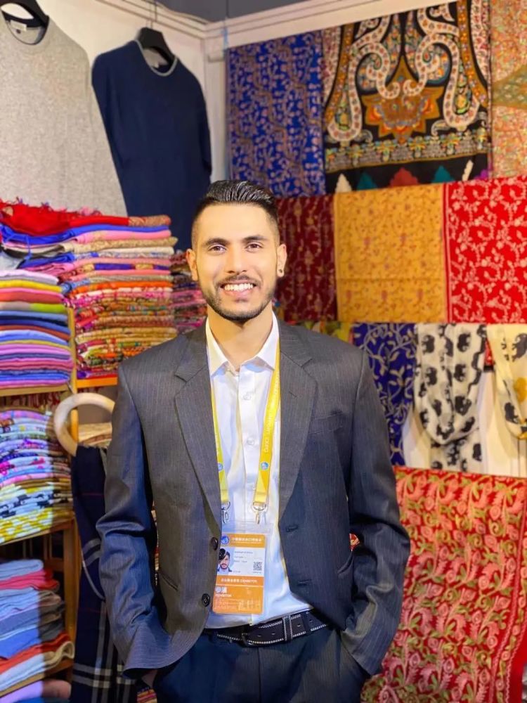 尼泊尔帅哥收获进博订单成新上海人中国市场像海洋