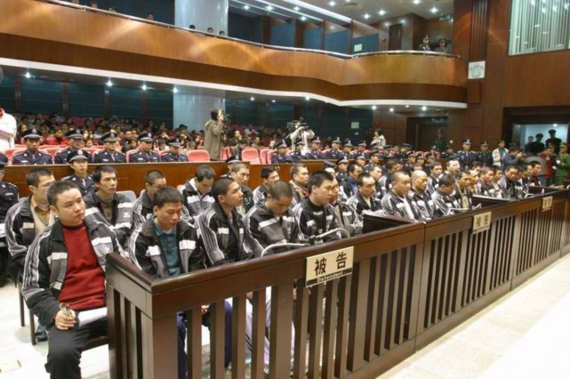 04年广州最大的黑帮头目简竹醒被捕,在法庭上,他说了这样一段话