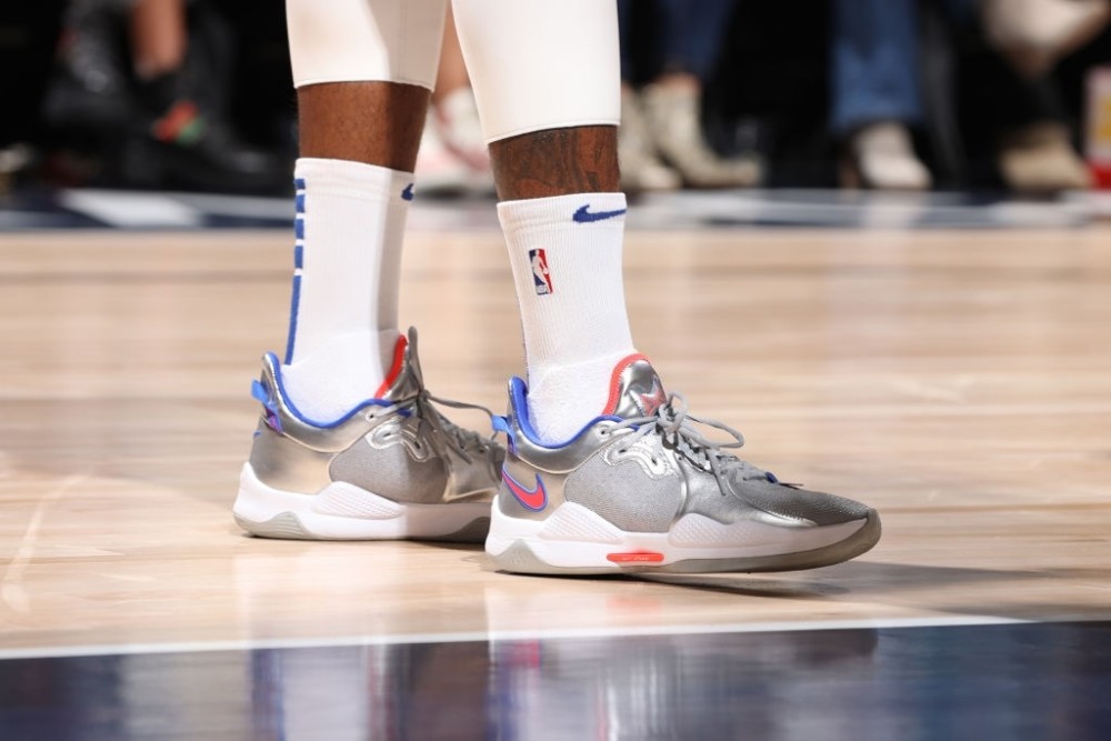 球鞋上脚詹姆斯穿耐克倒钩保罗乔治穿pg5