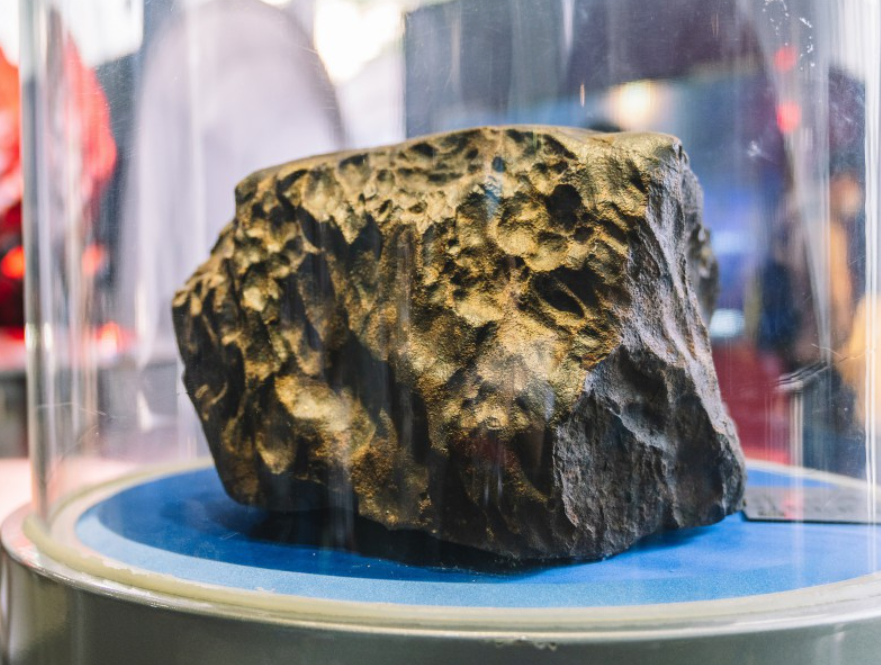 陨石部落里的陨石,共有20块,它们来自太空中不同地方,不同种类.