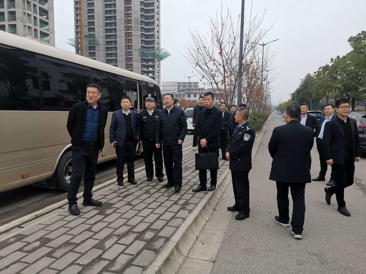 汉中市副市长马卫东调研交通文明示范街路创建暨缓解中心城区停车难