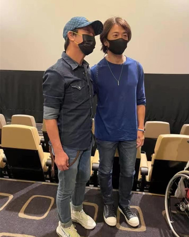 54岁郑伊健出席活动与钱小豪钱嘉乐兄弟同框三大男神冻龄有术