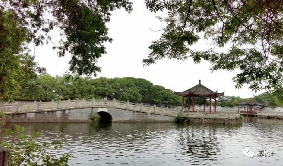 臨江鎮南門造紙廠旁舊府學宮,原有一狀元橋.