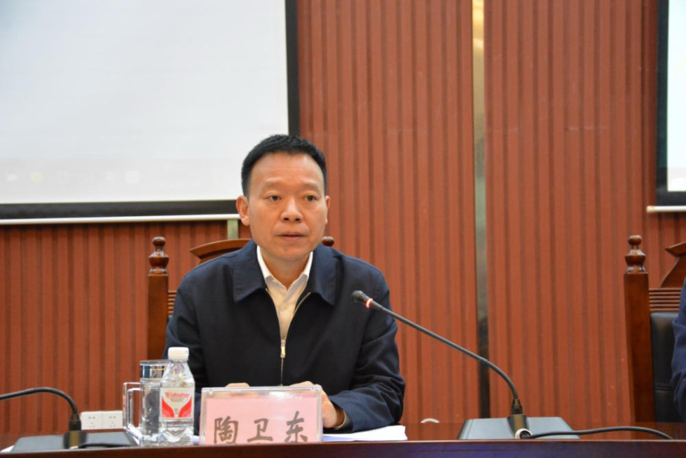陶卫东强调,疫情防控形势严峻,全县教育系统要迅速采取坚决,有效,果断