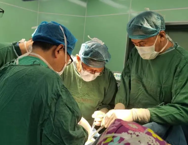 手术过程中,任建安