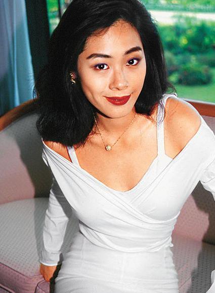 乐坛妖精关淑怡年轻时和王菲齐名却因未婚生子自毁前程