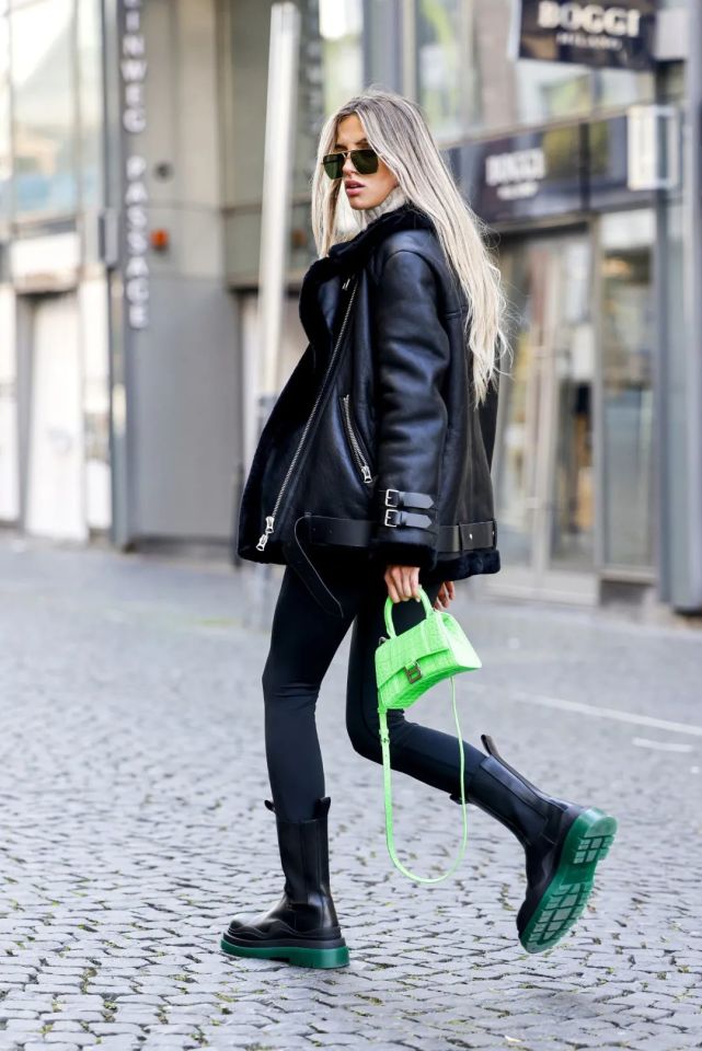 又该买皮革短靴了今年先挑刘诗诗穿的这种基本款