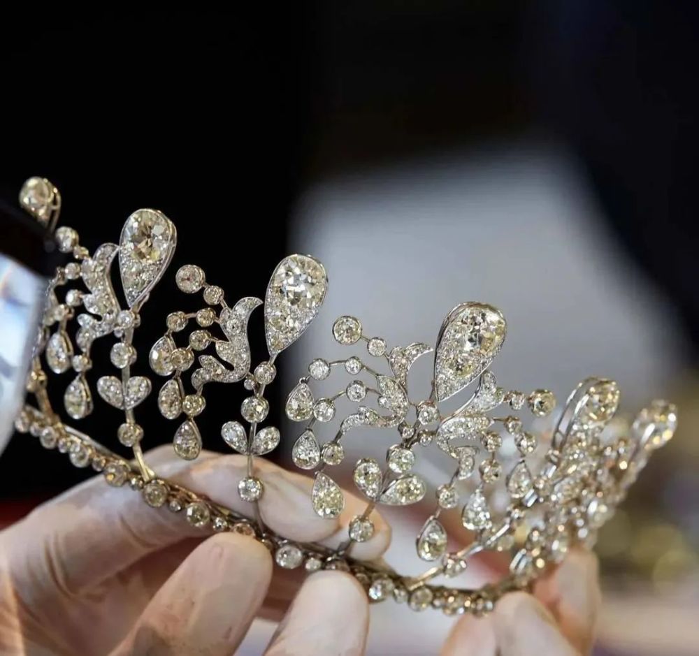 昨天我去看了尚美巴黎的皇冠真要命