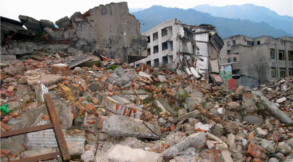 汶川地震中,四川小伙救下外国女孩,为当面说一句谢谢找蒋伟13年