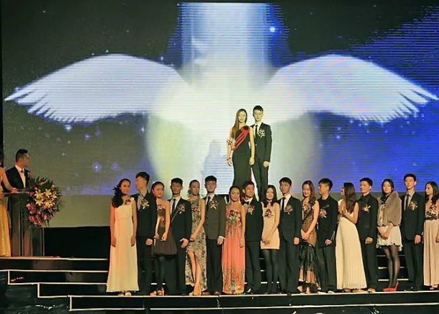 职业拉丁冠军陆宁&张丁芳2011年总决赛天使之翼职业摩登冠军张浩&宋晓