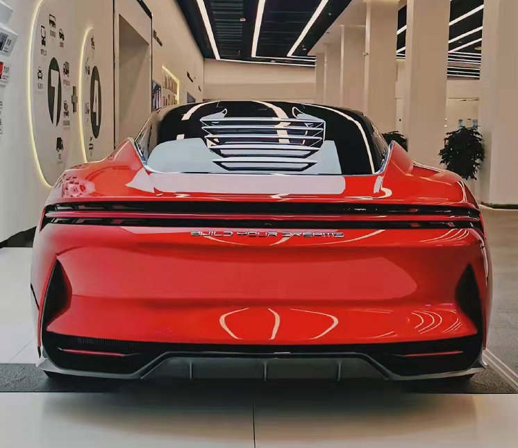 其实这辆车子只是比亚迪发布的一个概念车,你要原版量产几乎不大可能.