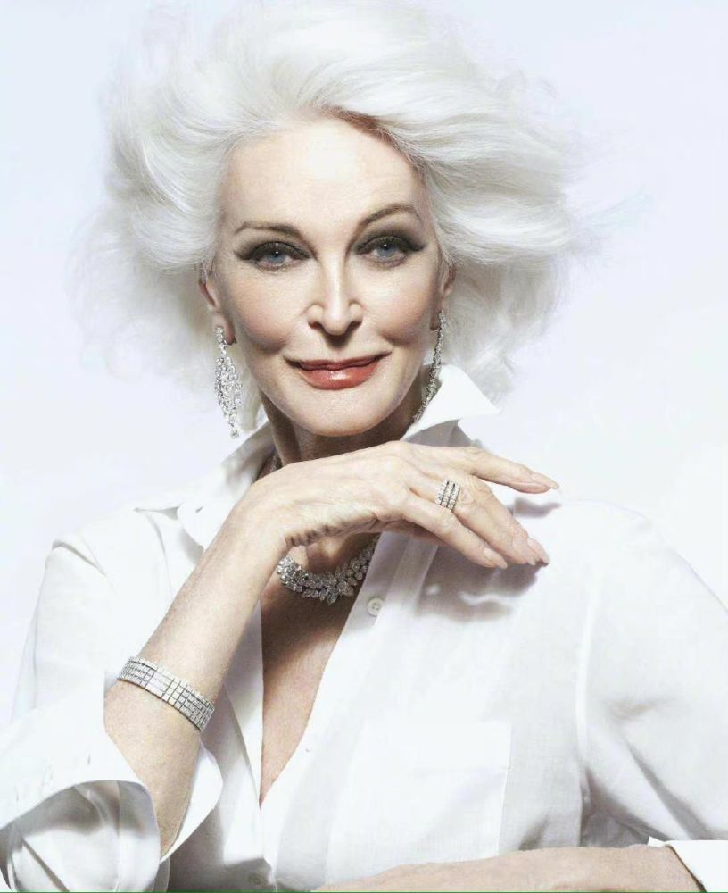 脸颊凹陷却不影响美貌,浑身皱纹更增魅力_腾讯新闻