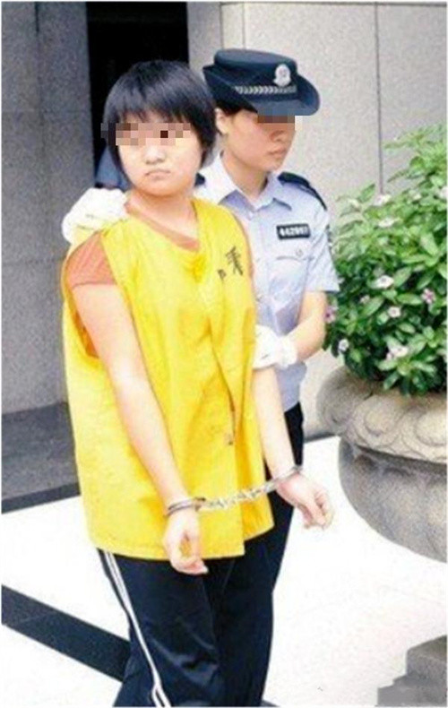 河南18岁女孩杀父弑母分尸后放滚水中烹煮法庭上多人为她求情