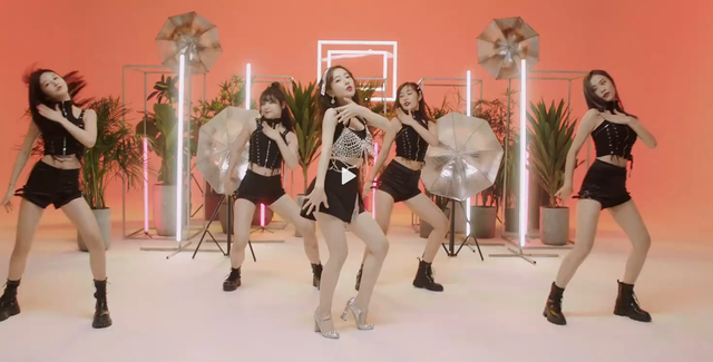 甜美少女变纯欲女神,冯提莫新歌mv将上线,火辣舞蹈颠