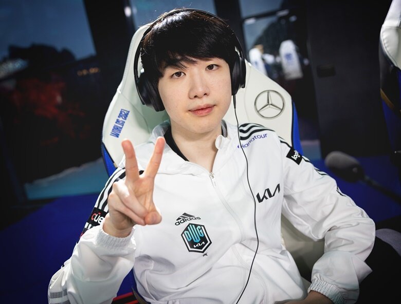 都曾坠入谷底,最终在决赛相遇的两位ad选手—ghost,viper