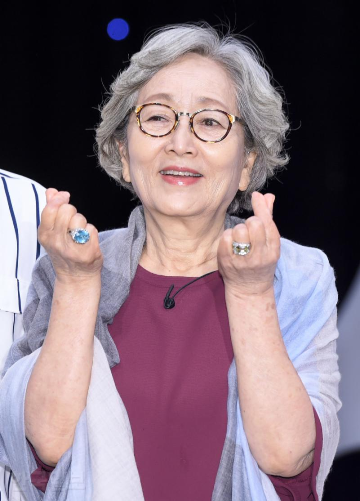 韩国著名女演员金英玉自曝出道62年仅休息过三个月