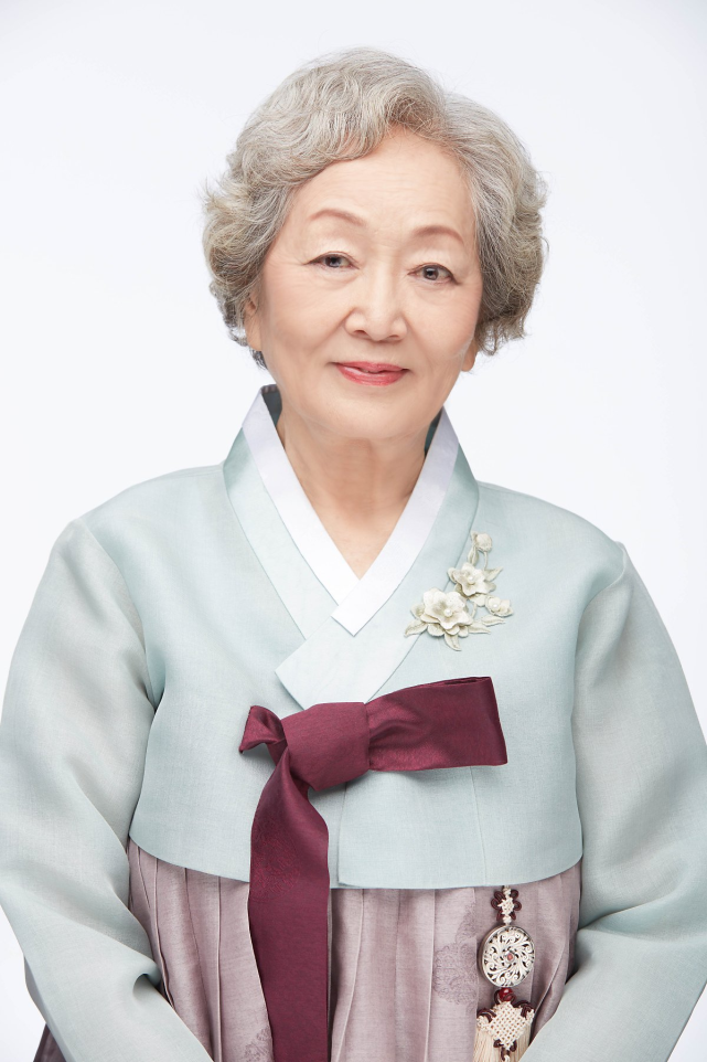 韩国著名女演员金英玉自曝出道62年仅休息过三个月