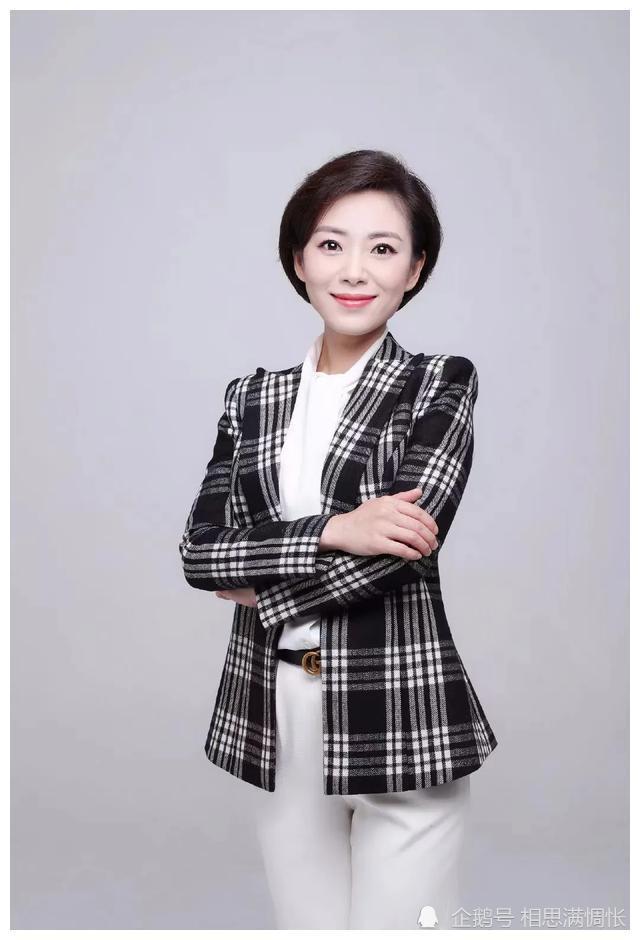 而在此前,魏凌洁作为黄冈师范学院94级音乐专业的毕业生,当年来到本地