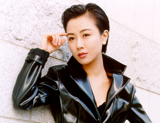 袁洁莹旧照欣赏,欣赏了一遍又一遍,如今很难有这样的短发女神了